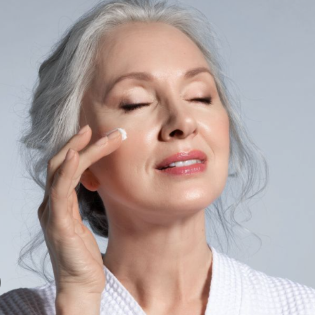 Hormonální výkyvy v přechodu a jejich vliv na kůži a pleť